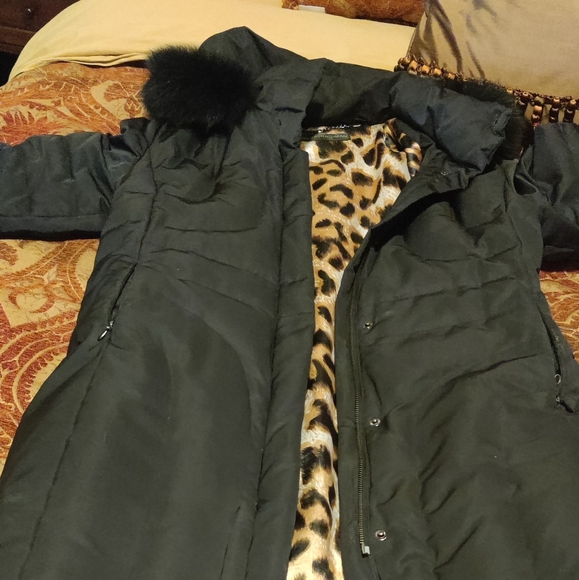 Coat. - Picture 1 of 5